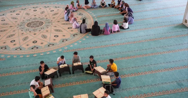 Diyarbakır’da imamdan gönüllere dokunan kütüphane: 7’den 70’e herkes burada VİDEO İZLE