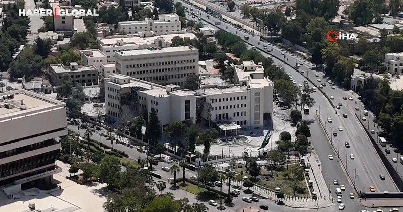İsrail’in vurduğu Suriye Genelkurmay Başkanlığındaki hasar görüntülendi