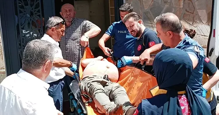 Camide ilginç olay! Alkollü olduğu iddia edildi: Sızıp kalınca ambulansla hastaneye kaldırıldı