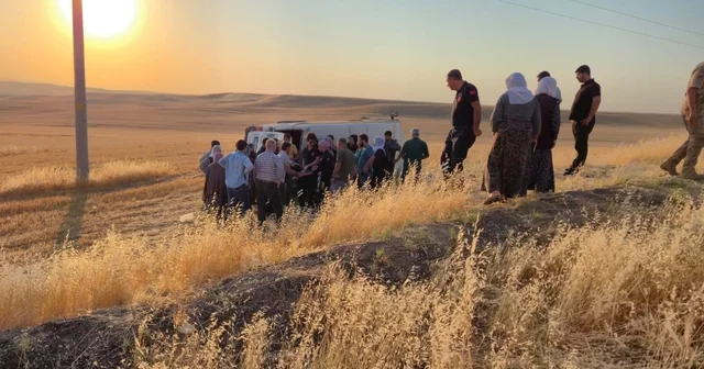 Tarım işçilerini taşıyan minibüs şarampole yuvarlandı: 2 si ağır 17 yaralı Diyarbakır Haberleri