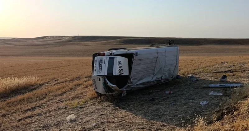İşçileri taşıyan minibüs şarampole yuvarlandı
