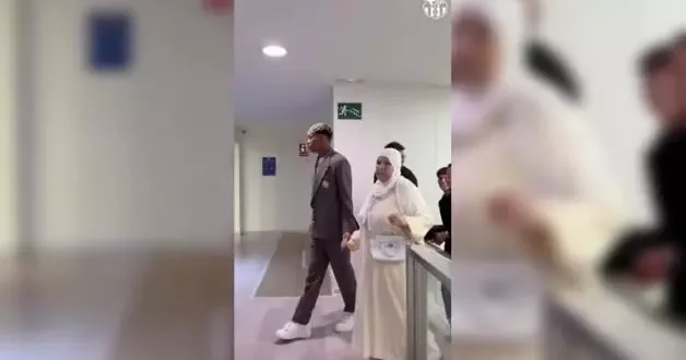 Yamal, törene babaannesiyle katıldı!