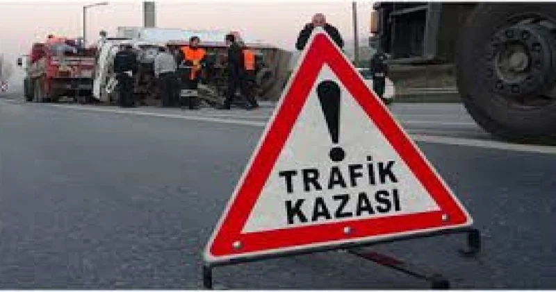 Otomobille kamyonet çarpıştı