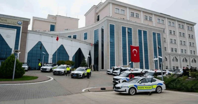 Baba oğul emniyeti birbirine kattı: Gazi polisi dövdüler Sözcü Gazetesi