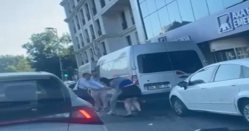 Sigara içen kadın yolcu taksiciyi tekme tokat dövdü