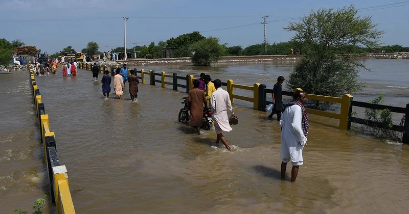 Pakistan daki sellerde son 24 saatte 28 kişi hayatını kaybetti, 90 kişi yaralandı