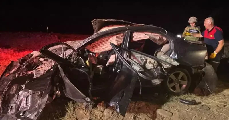 Elazığ’da otomobil yol kenarına devrildi: 2 kişi öldü, 3 kişi yaralandı