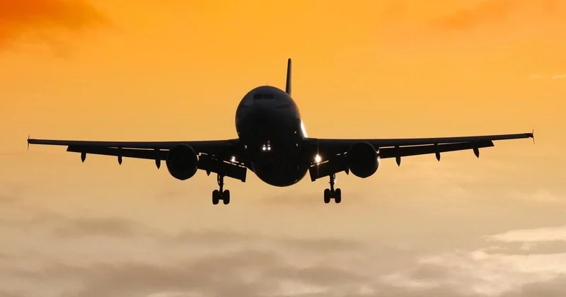 İran hava sahası uluslararası transit uçuşlara 24 saat açıldı