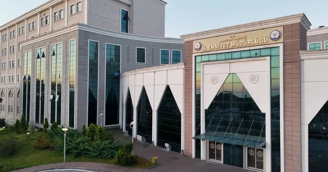 Gazi polis memuruna yumruk atıp tişörtünü yırttı Samsun Haberleri