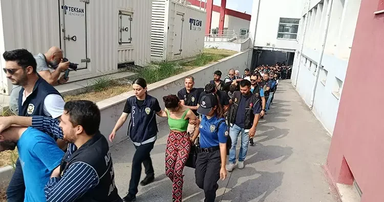 Narkokapan Adana 2 operasyonu... Yakalanan 41 kişi adliyeye sevk edildi