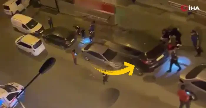 Tartışmanın kavgaya dönüşmesiyle üç el ateş ettiler! Yaralı halde Ölmedim lan naraları attı...