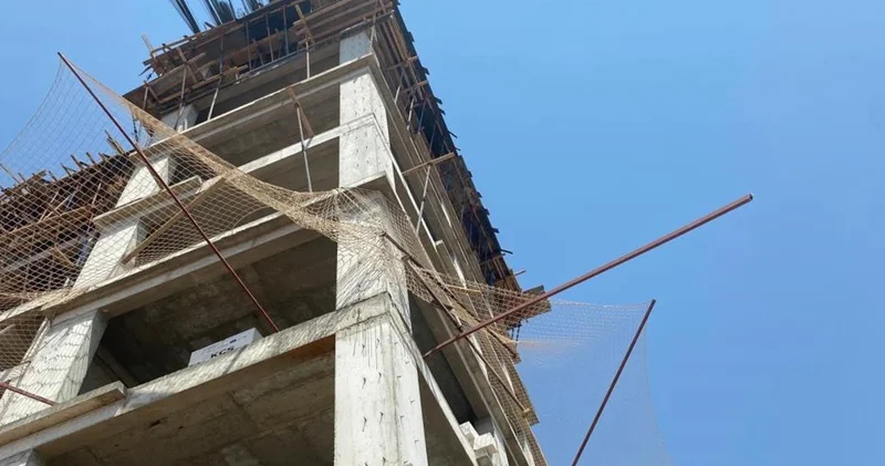 Aydın da feci kaza! Önce güvenlik filesine ardından beton zemine düşen işçi, öldü