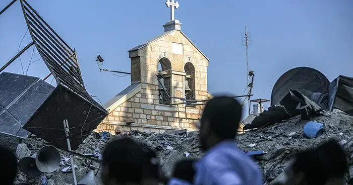 Ne kutsal biliyor ne din ayırt ediyor! İsrail, bu kez de Gazze Şeridi’ndeki Kutsal Aile Katolik Kilisesi’ni vurdu, 3 kişi öldü!