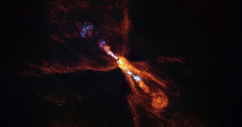 Astronomlar, uzak bir yıldızın etrafında yeni bir Güneş sisteminin oluşumunu ilk kez gözlemledi