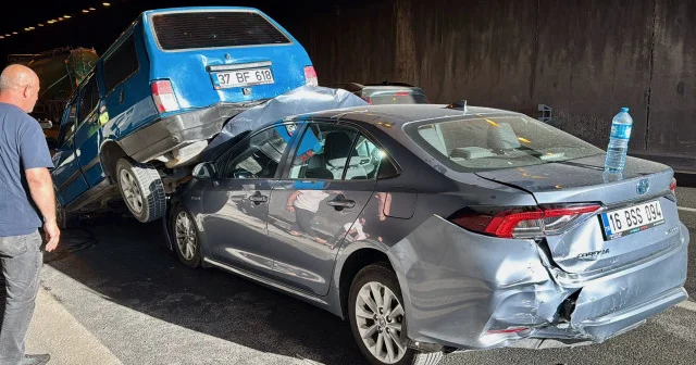 Anadolu Otoyolu’nda zincirleme trafik kazası VİDEO İZLE