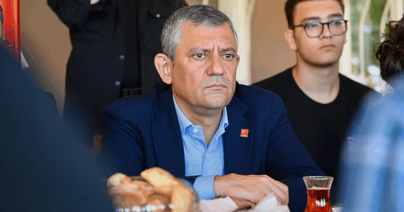 Özgür Özel den annesini kaybeden arkadaşına taziye ziyareti