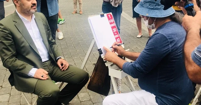 Kültürpark ta aynı ağacın altında 55 yıldır karikatür çiziyor Bursa Haberleri