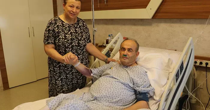 Günde 20 ilaç kullanan adamın bağırsağı delindi: “Ölmek üzereydim