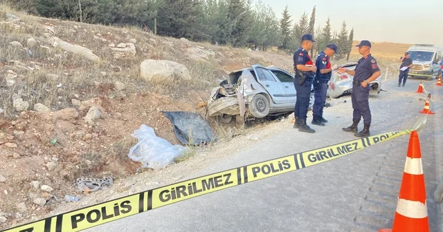 Gaziantep te iki otomobilin çarpıştığı kazada 3 kişi öldü, 3 kişi yaralandı Gaziantep Haberleri
