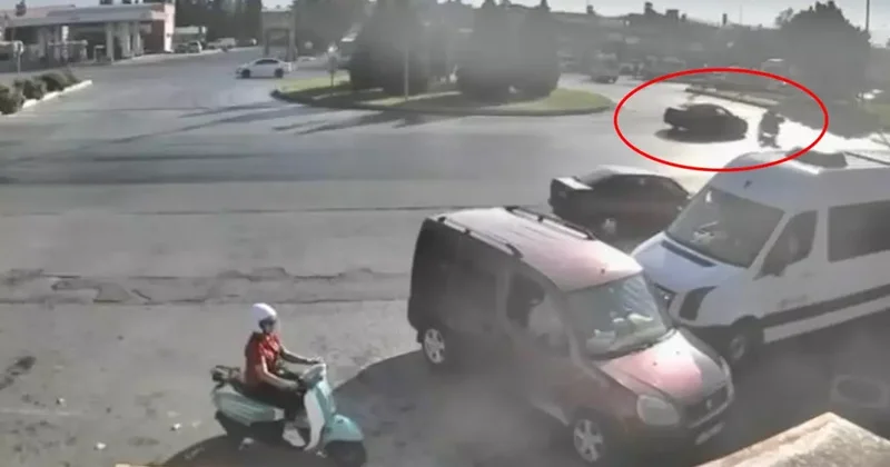 Otomobilin çarptığı motosiklet sürücüsü metrelerce sürüklendi