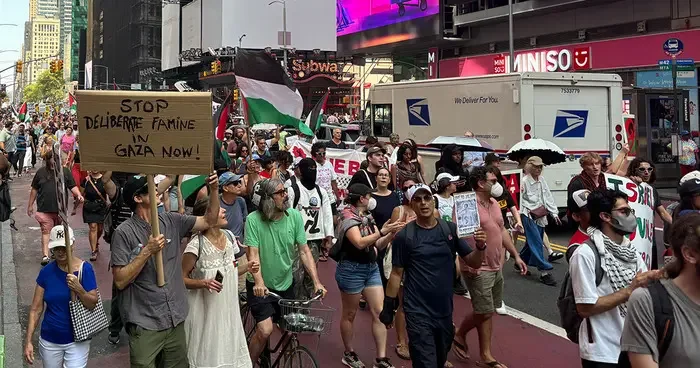 New York’ta İsrail protestosu: On binlerce kişi Gazze için yürüdü: özgür Gazze, özgür Filistin