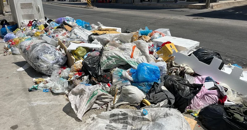 İzmir de çöp yığınları