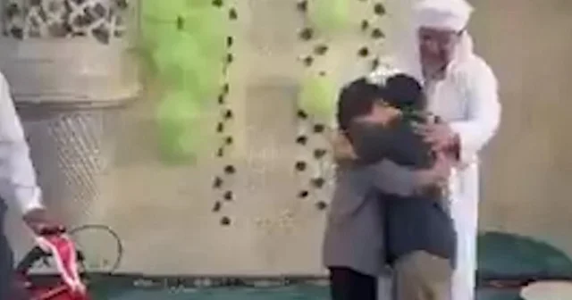 Kur an kursu öğrencisi Benim bisikletim var diyerek kazandığı ödülü arkadaşına hediye etti VİDEO İZLE