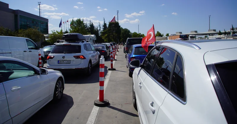 Edirne de gurbetçilerin sınır kapılarından geçişleri hızlandı Sözcü Gazetesi