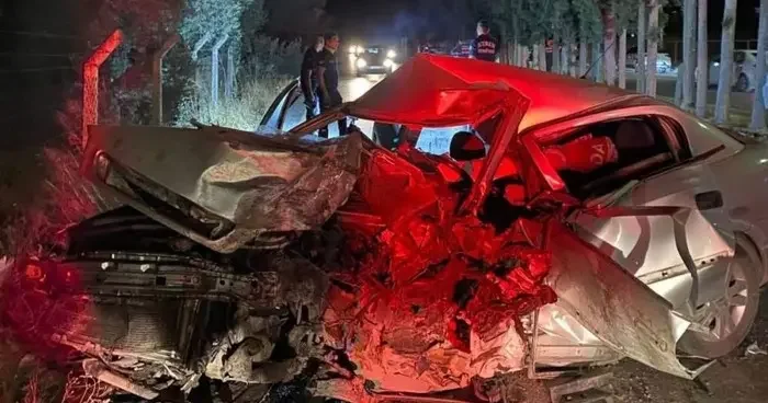 Hakimiyeti kaybolan otomobil hurdaya döndü: 1 ölü