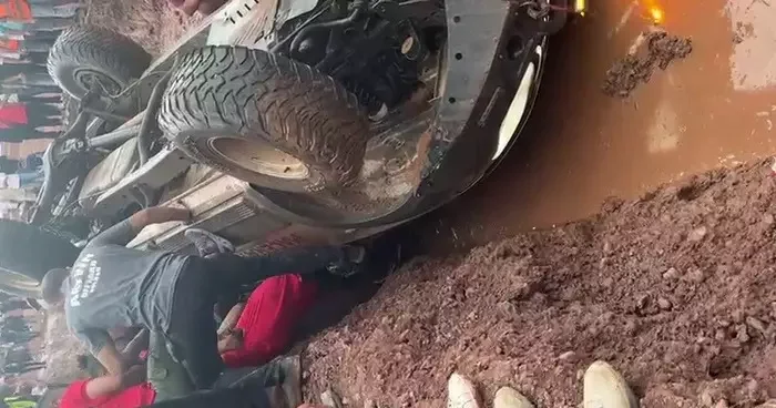 Off Road yarışlarında yürekleri ağza getiren kaza
