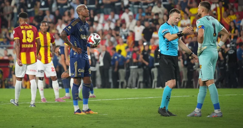 Eski hakemler yorumladı: 1 kırmızı, 1 penaltıyı atladı! Fenerbahçe Haberleri