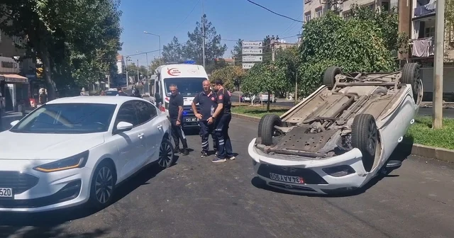 14 yaşındaki sürücünün kullandığı otomobil park halindeki otomobile çarpıp, takla attı Diyarbakır Haberleri