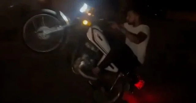Hatay da trafiği tehlikeye düşüren motosiklet sürücüsüne ceza uygulandı VİDEO İZLE