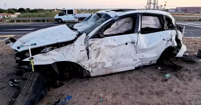 Gurbetçi ailenin otomobili takla attı, dört tekeri de yerinden koptu: 1 ölü, 4 yaralı