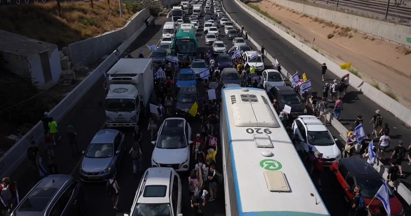 İsrailliler esir takası anlaşması talebiyle genel greve gitti