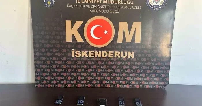 İskenderun’da iş yerinde kaçak cep telefonu ele geçirildi