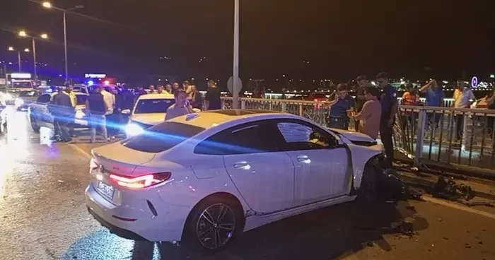 Araçlara çarptı! Olay yerinden kaçtı