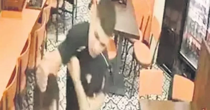 Tartıştığı gencin ensesine bıçak sapladı