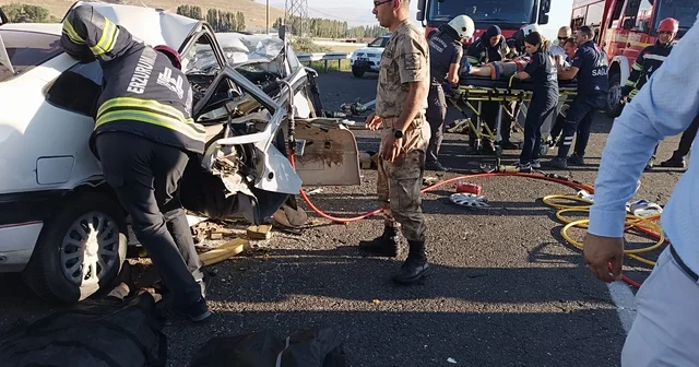 Erzurum da şerit ihlali faciası: 4 ölü, 4 yaralı Erzurum Haberleri