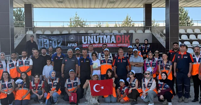Van da Marmara Depremi nin 26. yılı dolayısıyla anma programı düzenlendi Van Haberleri