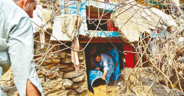 Pakistan’ı sel vurdu: 330 ölü Dünya Haberleri