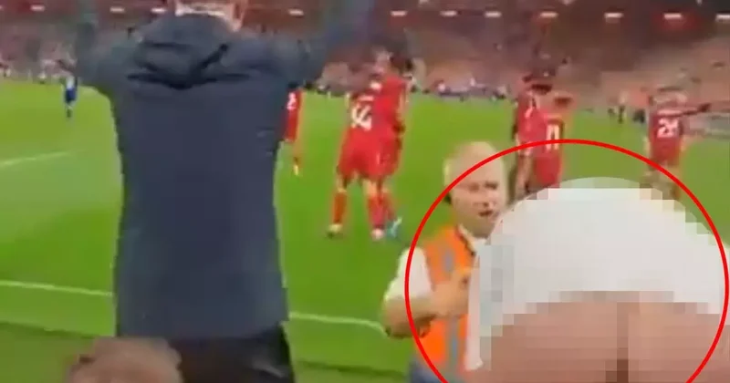 Son dakikalarda gelen gol sonrası arkadaşının şortunu indirdi