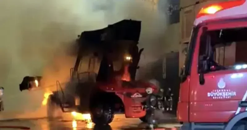 Ambarlı Limanı nda yanan iş makinesi kullanılamaz hale geldi