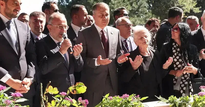 Adnan Menderes ölümünün 64 üncü yıl dönümünde mezarı başında anıldı