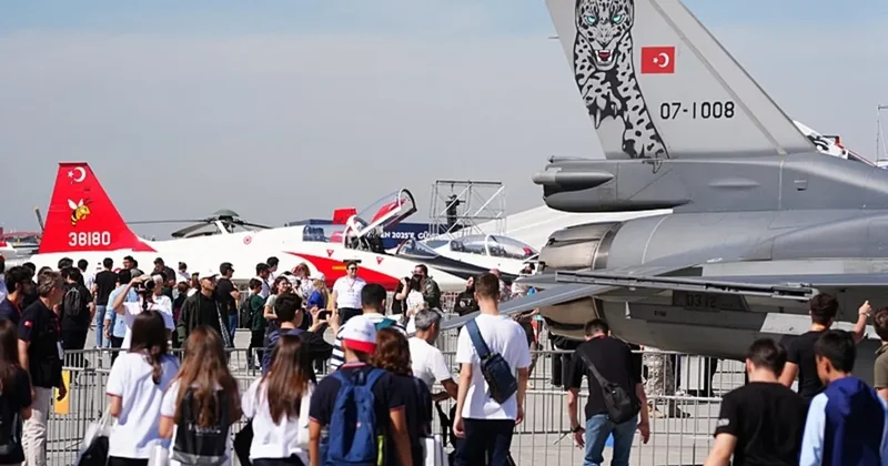 TEKNOFEST te nefes kesen görüntüler: SOLOTÜRK ve Türk Yıldızları sahnede