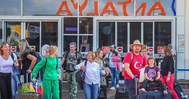 Antalya da turist sayısı 12,8 milyonu aştı; otellerde Rus, Alman ve İngiliz yoğunluğu