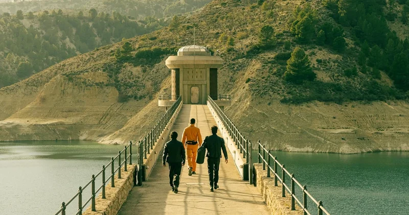 La Casa de Papel’in yaratıcılarından Netflix için yeni dizi: Milyarderlerin Sığınağı’ndan ilk fragman yayınlandı