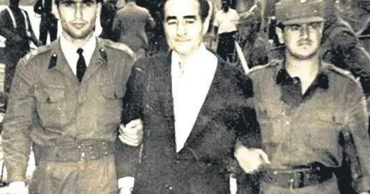 YAVUZ DONAT Siyaset... Beyaz gömlek... Ve sehpa