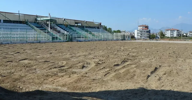 Stadyumdaki tadilat çalışması durdu! Taraftarlar tepkili