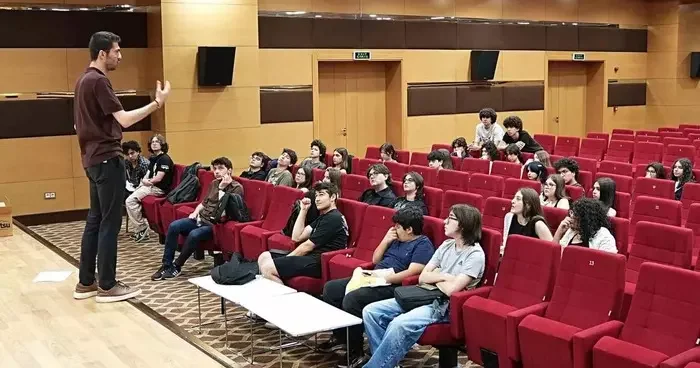 Kepez’de gençler münazara turnuvasında buluştu